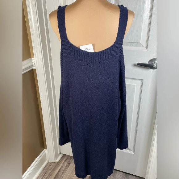 URBAN OUTFITTERS BDG Cold Shoulder Dolman
Sweater Mini Dress NWT Medium - Picture 14 of 16